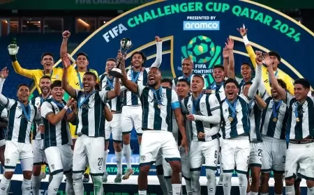 باتشوكا يهزم الأهلي ويتوج بكأس التحدي