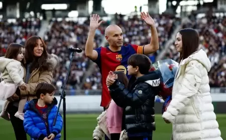 إنييستا يودع الملاعب أمام 45 ألف متفرج في طوكيو