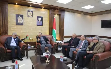 بمشاركة الامين العام لاتحاد المعلمين سائد ارزيقات والوفد المرافق  محافظ طولكرم مصطفى طقاطقة يستقبل وزير التربية والتعليم العالي الدكتور امجد برهم