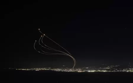 الجيش الإسرائيلي: دوي صفارات الإنذار في عدة مناطق بوسط إسرائيل إثر إطلاق صاروخ من اليمن