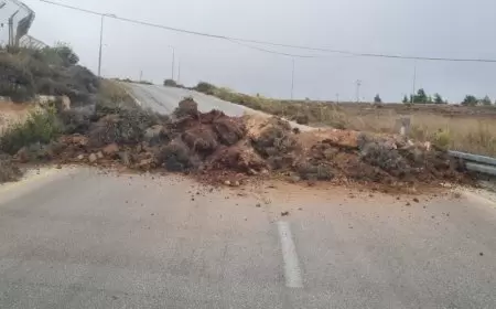 الاحتلال يغلق طرقا بسواتر ترابية في أريحا