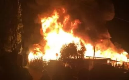 اندلاع حريق في مخيم للنازحين السوريين في بلدة ببنين بمحافظة عكار اللبنانية