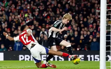 نيوكاسل يصعق أرسنال ويقترب من نهائي كأس الرابطة