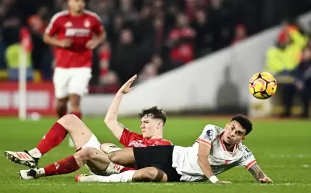 ليفربول يتعادل مع نوتنغهام في قمة الدوري الإنجليزي