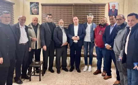 محافظ طولكرم اللواء د. عبد الله كميل يجتمع مع أمين سر حركة فتح وأعضاء الإقليم