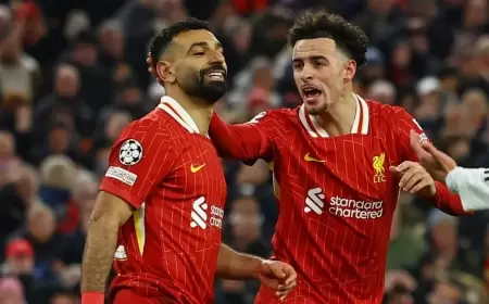 لاعب ليفربول يثير غضب صلاح: نجم تشيلسي أفضل منك