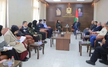 اللواء د.كميل يلتقي مع لجنة  العلاقات العامه بالمؤسسة الامنية بمحافظة طولكرم