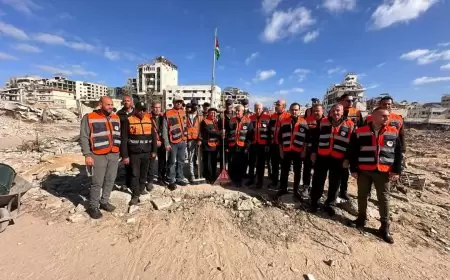 "حنعمرها تاني".. بلدية غزة تقود مسيرة التعافي وسط دمار شامل