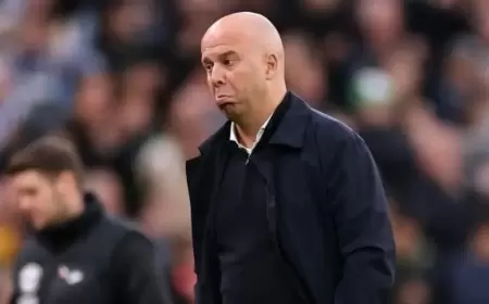 والد سلوت ينتقد فوز ليفربول على ليل