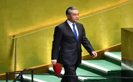 وزير الخارجية الصيني لنظيره الأمريكي: تصرف بشكل لائق