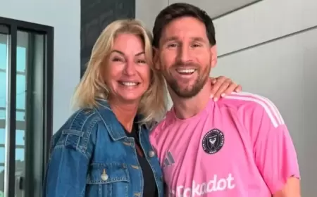 "مكاني هناك".. ميسي يكشف لصديقة زوجته موقفه من العودة إلى برشلونة