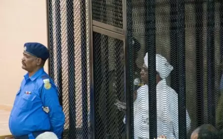 "الجنائية الدولية" تطالب السودان بتسليم البشير