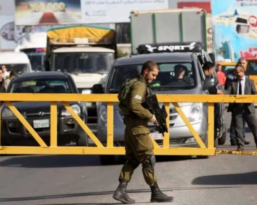 قوات الاحتلال تنصب حاجزا عسكريا على مدخل المنشية جنوب شرق بيت لحم
