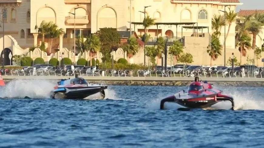 "برادي" يتصدر التصفيات التأهيلية لبطولة القوارب الكهربائية السريعة