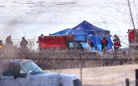 انتشال رفات 55 شخصا ضحايا اصطدام طائرة الركاب بمروحية عسكرية في واشنطن