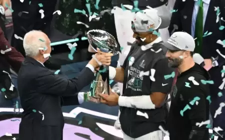 سوبر بول.. فيلادلفيا إيغلز يسحق كانساس بحضور ترامب