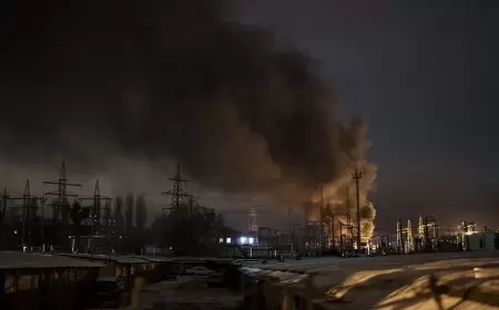 أوكرانيا: منظومة الطاقة تتعرض لضربة مكثفة وانقطاعات للكهرباء في أنحاء البلاد