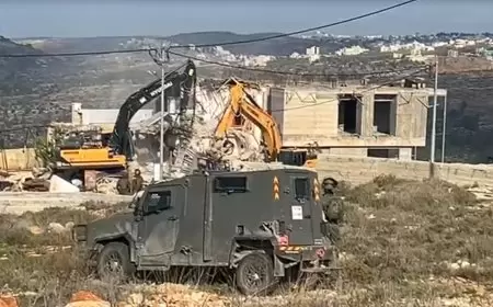 الاحتلال يهدم منزلا في دير إبزيع غرب رام الله