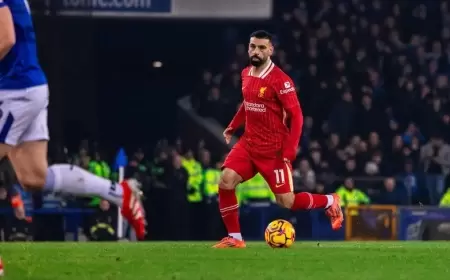 غضباً على صلاح.. نجم إنجلترا يصاب بـ"هيجان" ويكسر التلفاز