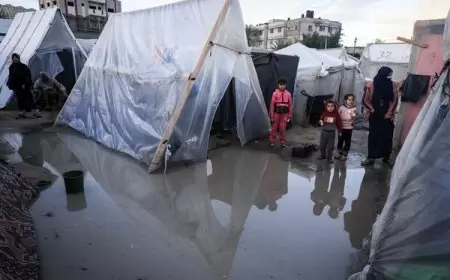 نازحو غزة يواجهون منخفضا جويا جديدا بخيام مهترئة 