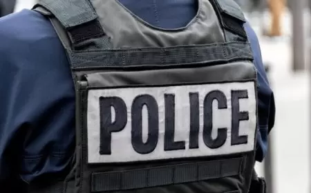 فرنسا.. مقتل شخص وإصابة 5 عناصر من الشرطة في عملية طعن والمشتبه به على قائمة الإرهاب