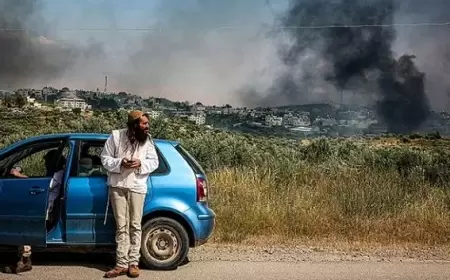 مستعمرون يحرقون غرفة زراعية ويسرقون خيمة في الضفة