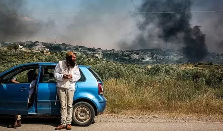 مستعمرون يحرقون غرفة زراعية ويسرقون خيمة في الضفة