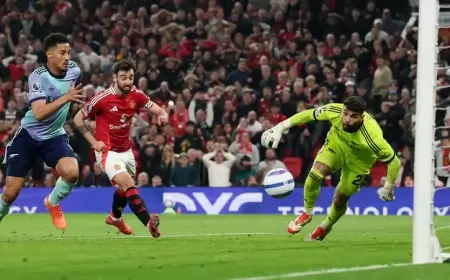 يونايتد يتعادل مع أرسنال ويقرب ليفربول من الفوز بالدوري