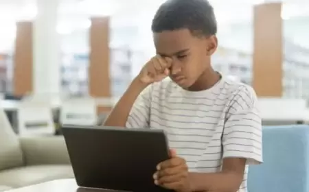 ساعة واحدة تهدد بالإصابة بقصر النظر.. خطوات للتخفيف من مخاطر الشاشات