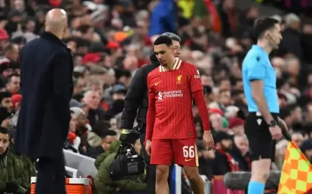 سيغيب لفترة طويلة.. ليفربول يفقد أرنولد بنهائي كأس الرابطة