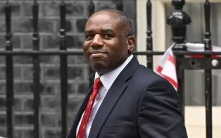 وزير الخارجية البريطاني يدعو للتحقيق بقصف الاحتلال لمقر أممي في قطاع غزة