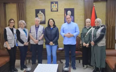 اللواء د. كميل يطلع وفداً من اليونسيف على أوضاع محافظة طولكرم في ظل استمرار عدوان الاحتلال