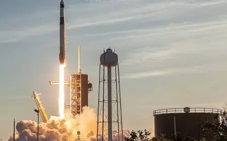 سبايس إكس" تطلق أوّل رحلة فضائيّة مأهولة تحلّق فوق قطبي الأرض