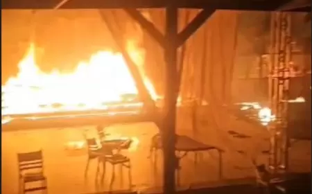 مستعمرون يحرقون قاعة أفراح ويخطون شعارات عنصرية غرب سلفيت