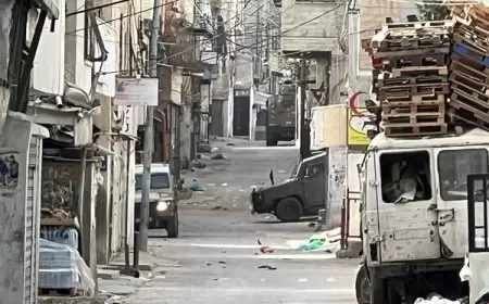 الاحتلال يجبر عائلات على مغادرة منازلها في مخيم بلاطة