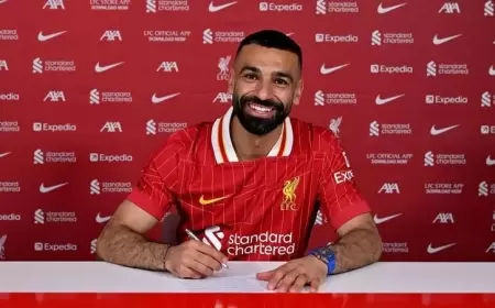 مليون دولار في يد صلاح لحظة توقيعه مع ليفربول