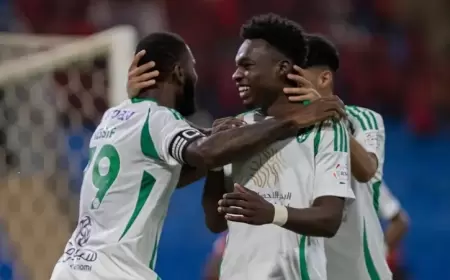 الأهلي يهزم الرائد بثنائية