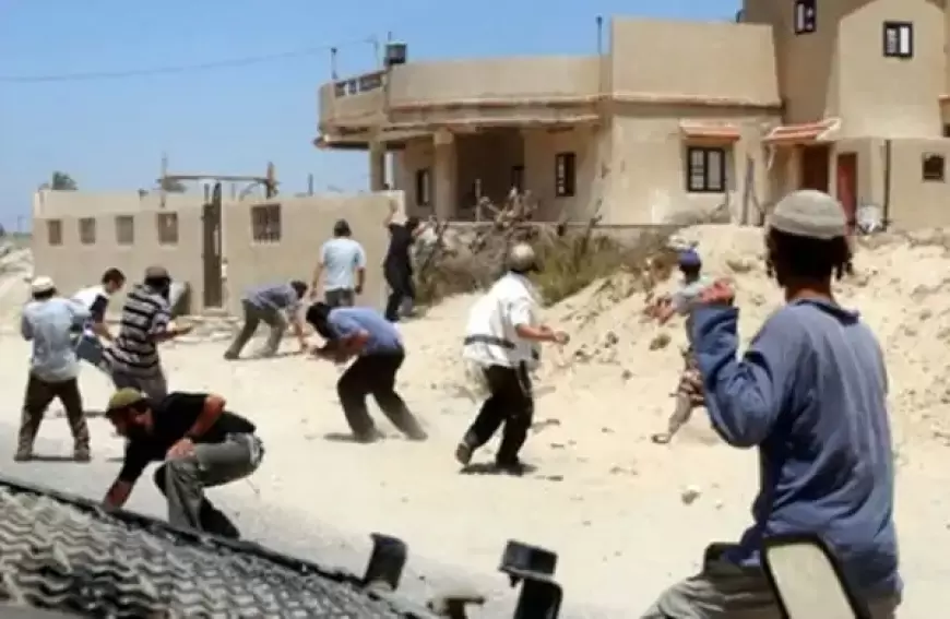 مستوطنون يجرفون أراضٍ ويسرقون اسطوانات غاز في الضفة