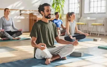 10 تمارين يوغا خفيفة قبل النوم لتسريع عملية الأيض