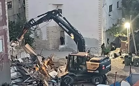 السلطات الإسرائيلية تهدم منزلا في جسر الزرقاء داخل أراضي عام 48