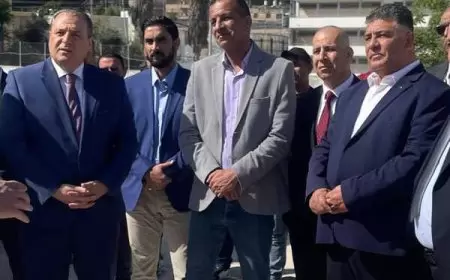 محافظ نابلس والسفير الأردني يزوران المستشفى الميداني الأردني