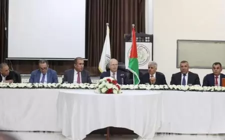 مصطفى خلال زيارته لجامعة "خضوري" بالخليل: التعليم هو سلاح أساسي لشعبن