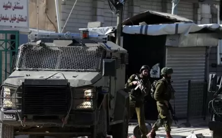 الاحتلال يقتحم مدينة طوباس ويداهم محلا للصرافة