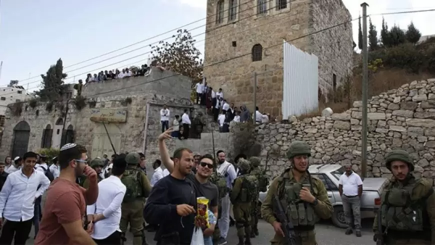 مستعمرون يعتدون على المواطنين في تل رميدة وسط مدينة الخليل
