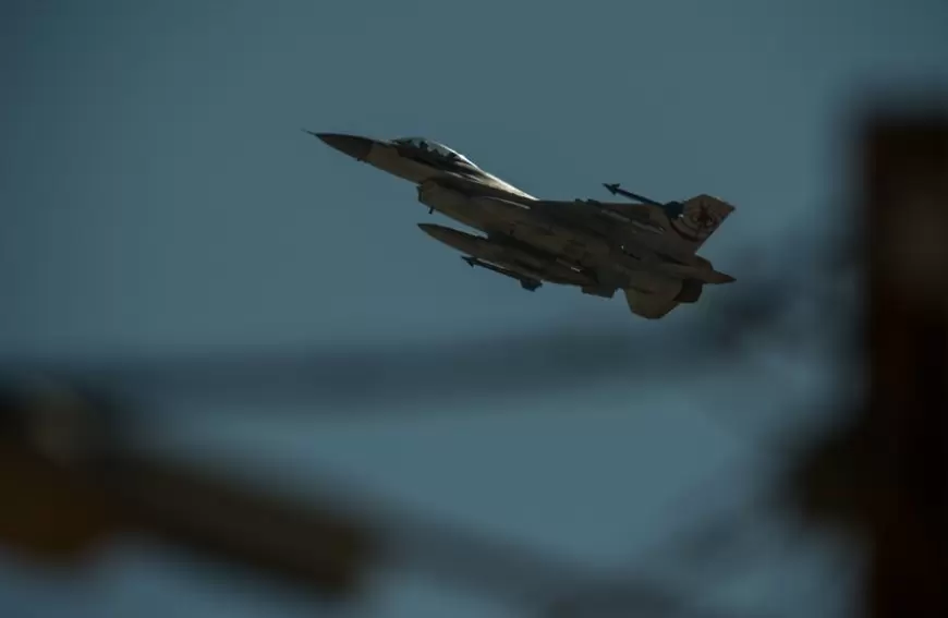 إعلام حوثي: القصف الأمريكي يعاود استهداف مديرية مجزر في محافظة مأرب بـ3 غارات