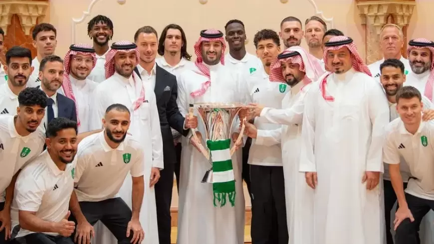 الأمير محمد بن سلمان يستقبل فريق الأهلي السعودي