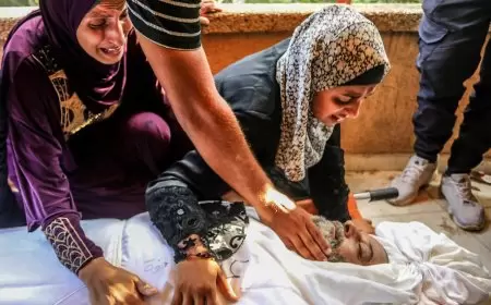 شهداء وجرحى في استهداف الاحتلال "المجوعين" وسط قطاع غزة