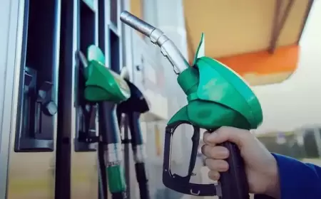 "الحكومة": نحو 2.6 مليون لتر من الوقود من المتوقع وصولها اليوم إلى السوق المحلية