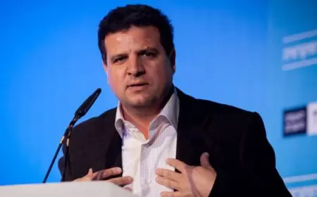 الكنيست الإسرائيلي يبحث إجراءات إقصاء النائب ايمن عودة رغم قيود الحرب