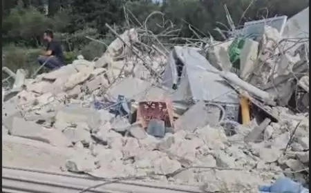 الاحتلال يهدم منزلًا ومحالًا تجارية في قرية الزاوية جنوب جنين